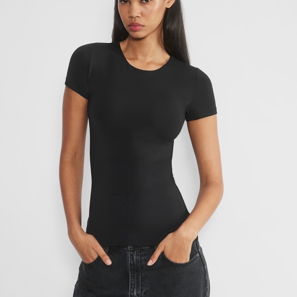 Aritizia | Babaton Contour NWT Fitted Short Sleeve Top Minimalist Black Medium